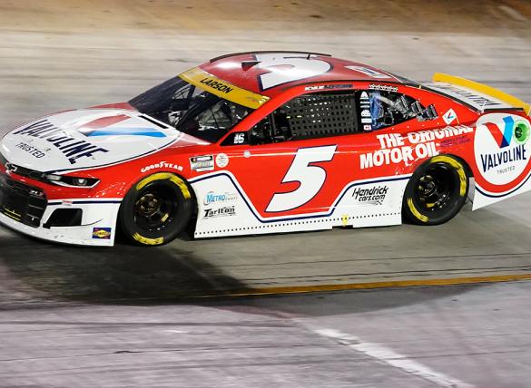 Kyle Larson is the favorite in the Autotrader EchoPark Automotive 500 odds.