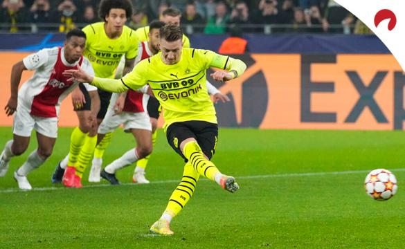 Marco Reus lanza un penalti. Conoce los pronósticos y las cuotas del RB Leipzig Vs Borussia Dortmund de la Bundesliga.