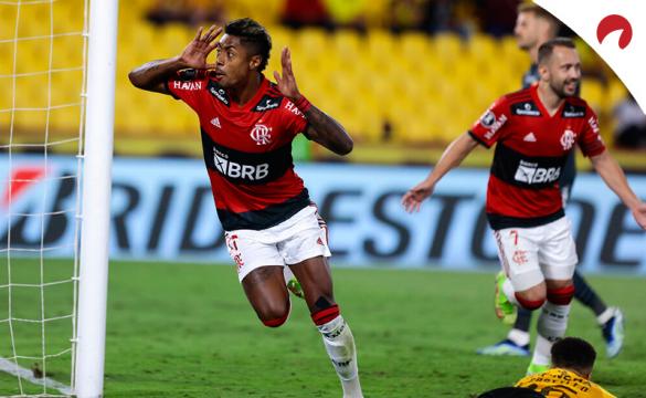 Bruno Henrique celebra un gol en la Copa Libertadores. Conoce las cuotas y los pronósticos del Palmeiras Vs Flamengo.