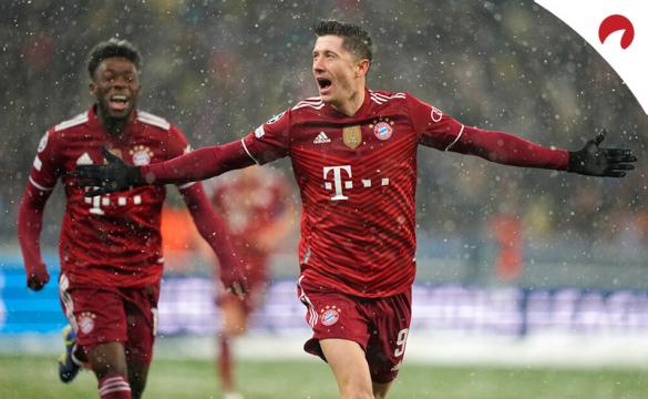 Robert Lewandowski celebra gol en la Bundesliga. Mira las cuotas del Dortmund Vs Bayern y los pronósticos para apostar.