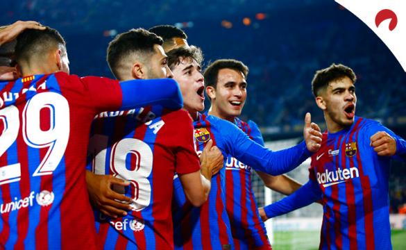 Jugadores del Barça celebran un gol en un partido de LaLiga. Conoce las cuotas y pronósitcos del Sevilla Vs Barcelona.