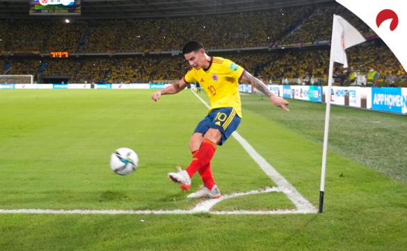 James Rodríguez saca un córner en las Eliminatorias Sudamericanas. Conoce las cuotasy pronósticos del Colombia Vs Perú.
