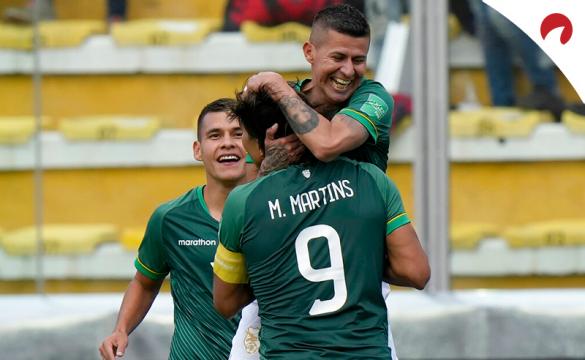 Jugadores de Bolivia celebran un gol en las Eliminatorias Sudamericanas. Conoce las cuotas del Venezuela Vs Bolivia.
