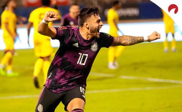 Alexis Vega celebra un gol en las eliminatorias rumbo a Qatar 2022. Conoce las cuotas del México Vs Costa Rica.
